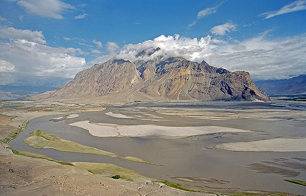The upstream water of the Indus River is stocked at the Tarbela Dam reservoir during the months of June, July and August. Image courtesy of Kogo.