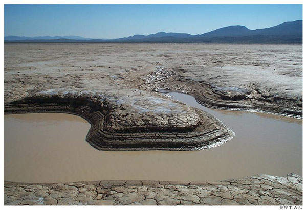 Groundwater in the Cadiz valley is currently being lost to evaporation through dry lakes. Image courtesy of Jeff T. Alu.