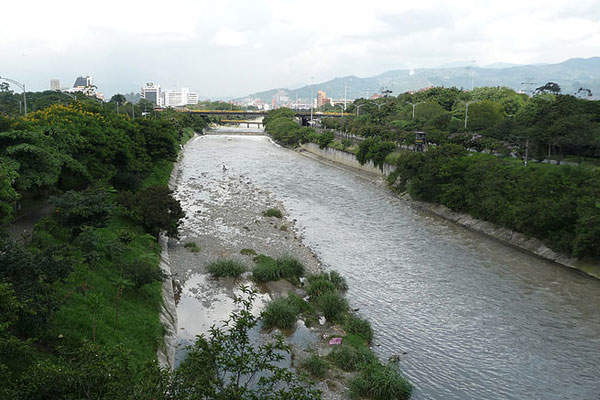 The project will bring down the dissolved oxygen levels in the Medellin River to an average 5mg per litre. Image courtesy of Lina Mondragón.