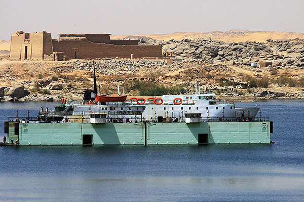 The dam's reservoir improved navigation across the Nile River, enhancing the tourism industry in Egypt.