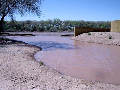 The San Juan-Chama Drinking Water Project diverts surface water from the Rio Grande to a new treatment plant, replacing the area's current dependency on deep aquifer groundwater supplies.